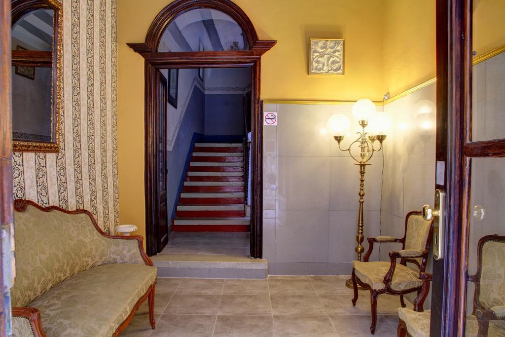 Hostal Santa Teresa Reus Exterior foto